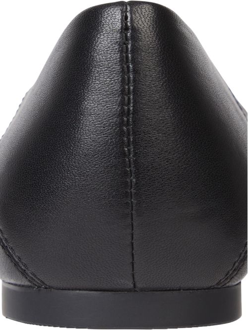 BAILARINAS PIEL CON PUNTA FINA E INSIGNIA