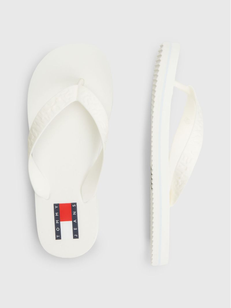 CHANCLAS-CON-LOGO-EN-RELIEVE