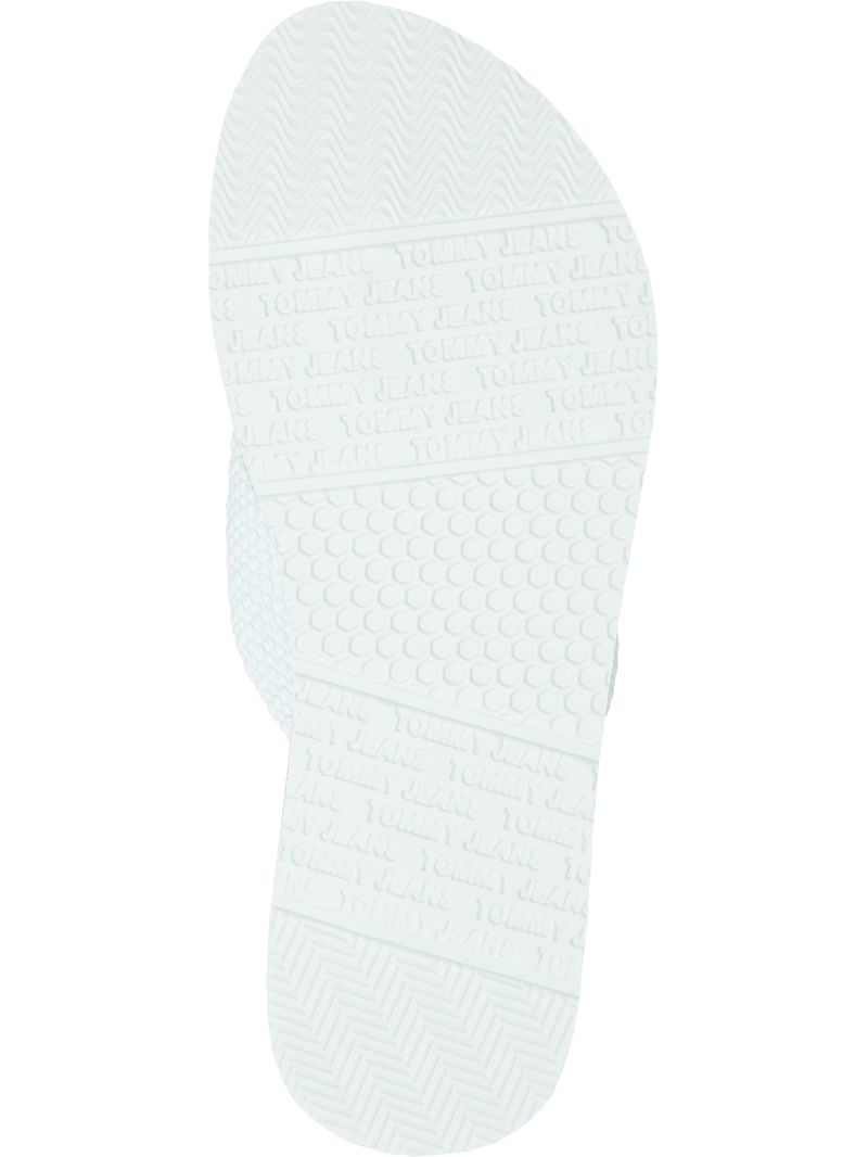 CHANCLAS-CON-TIRAS-DE-TEJIDO-TRENZADO