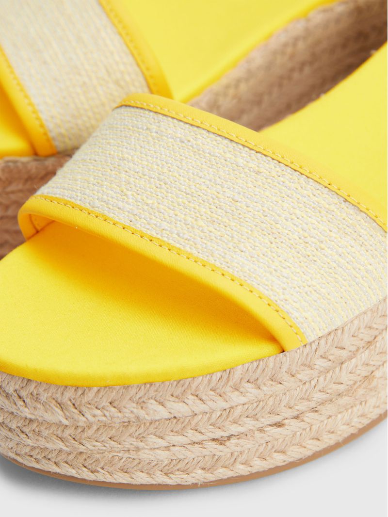 SANDALIAS-PIEL-TEXTURIZADA-CON-PLATAFORMA