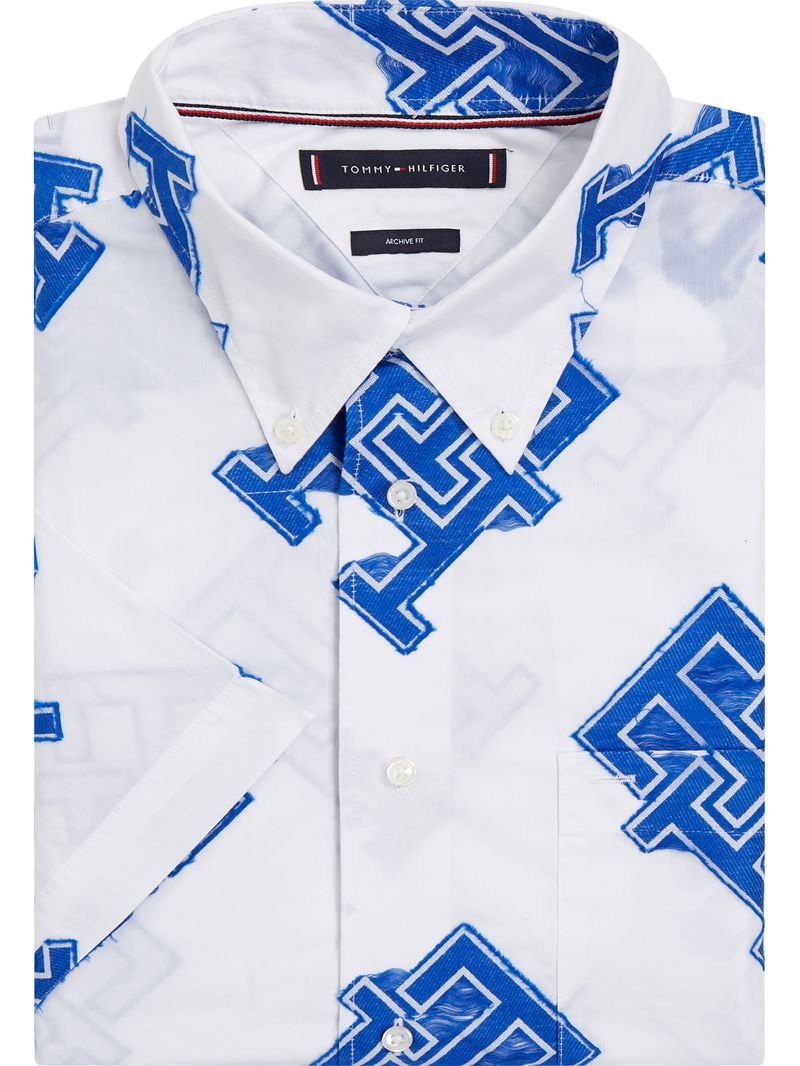 CAMISA-DE-MANGA-CORTA-Y-CORTE-CLASICO