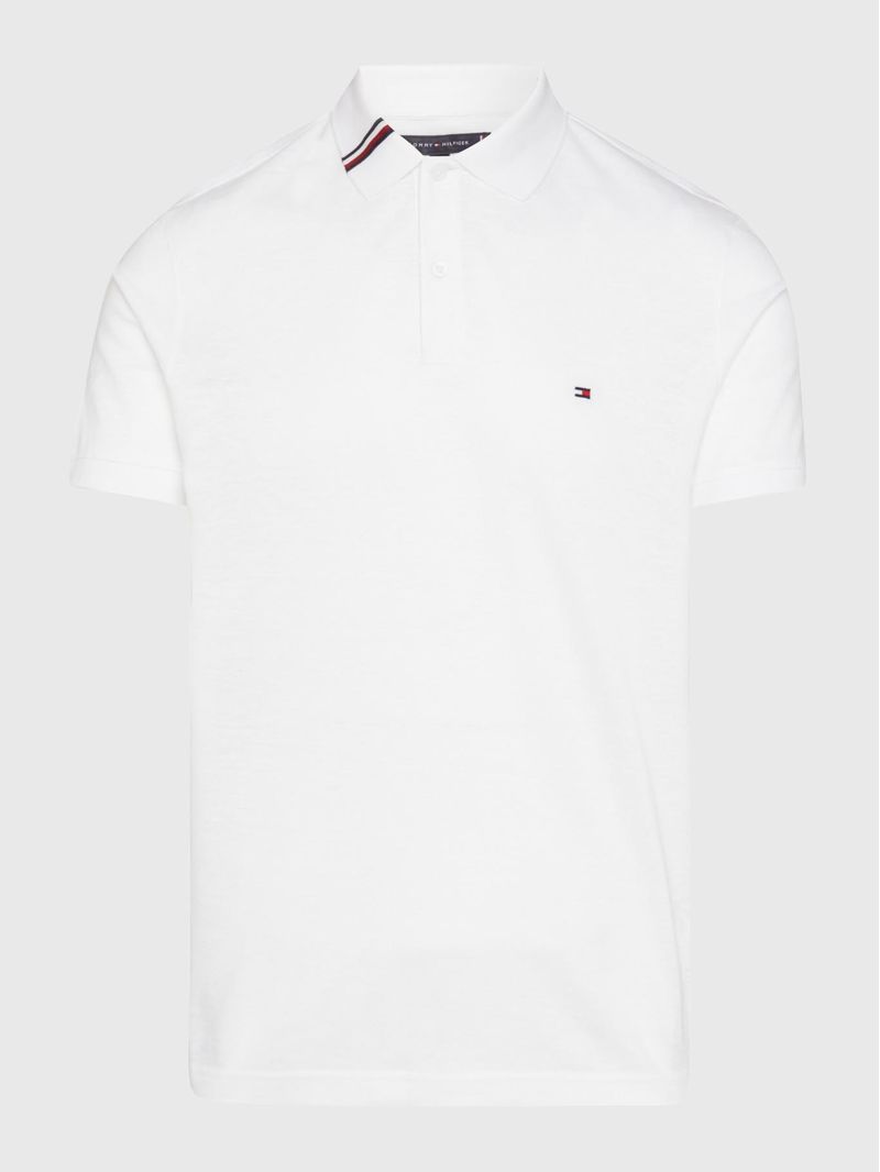 POLO-CON-CINTA-DISTINTIVA-EN-EL-CUELLO