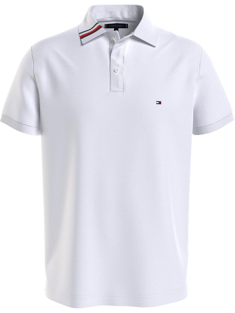 POLO-CON-CINTA-DISTINTIVA-EN-EL-CUELLO