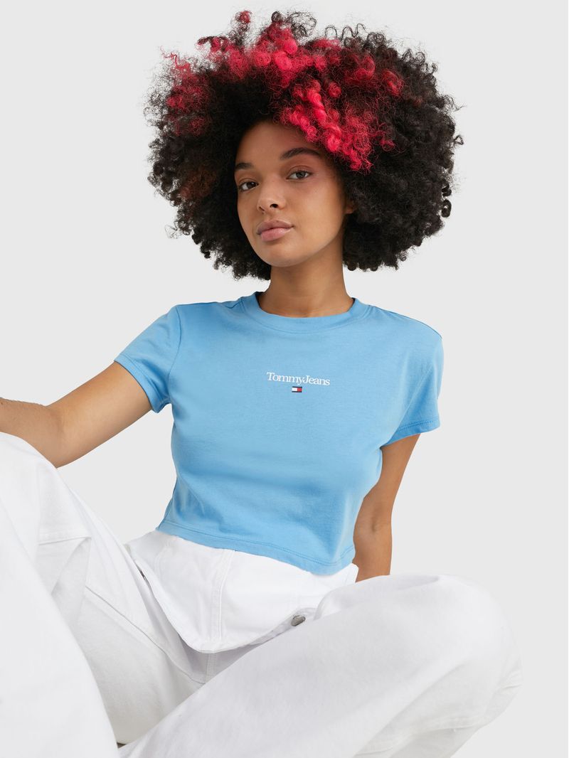 T-SHIRT-ESSENTIAL-DE-CORTE-CROPPED-CON-LOGO