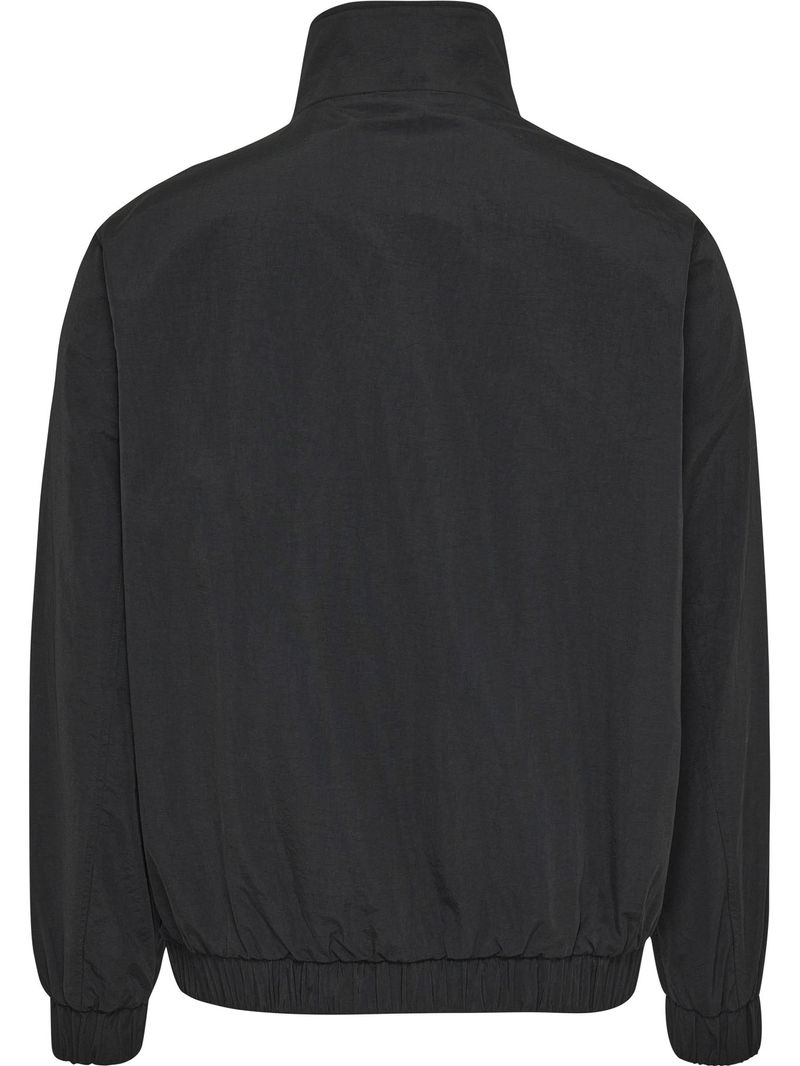 CHAQUETA-CON-PARCHE-CON-LOGO-ESSENTIAL