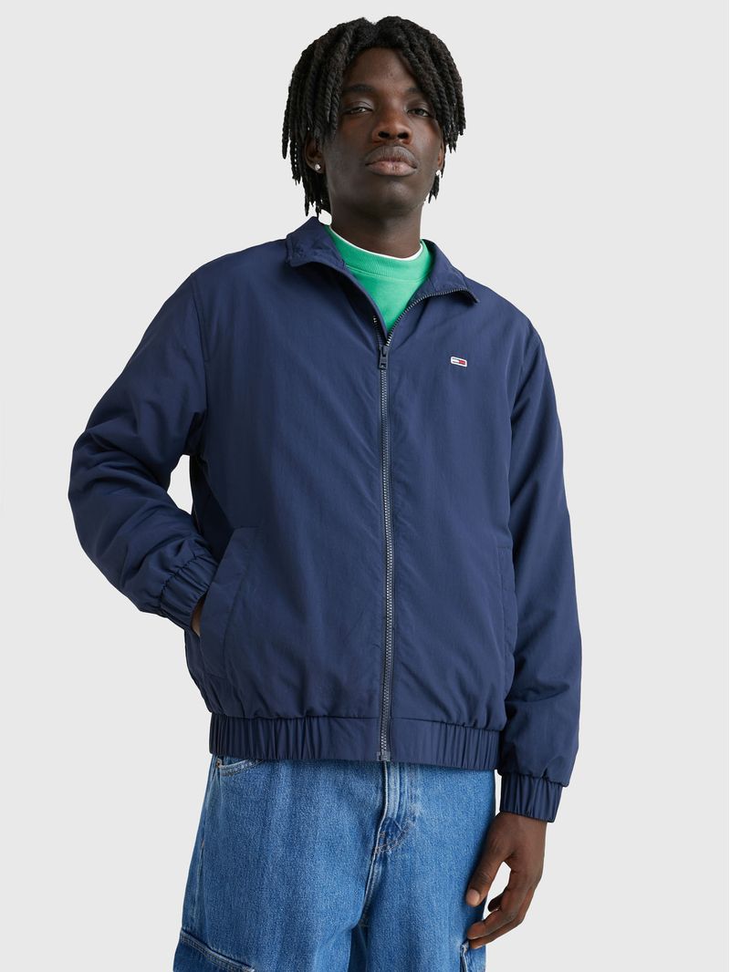 CHAQUETA-CON-PARCHE-CON-LOGO-ESSENTIAL