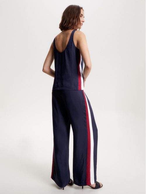 T-SHIRT SIN MANGAS CON DISEÑO GLOBAL STRIPE