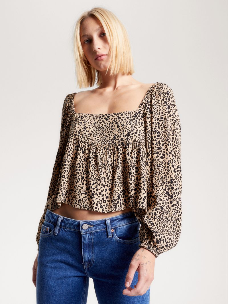 Blusa-con-estampado-de-leopardo-y-peplum