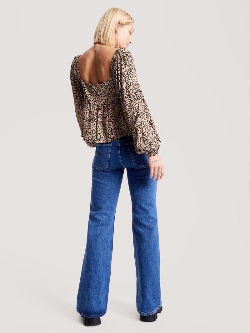 Blusa-con-estampado-de-leopardo-y-peplum