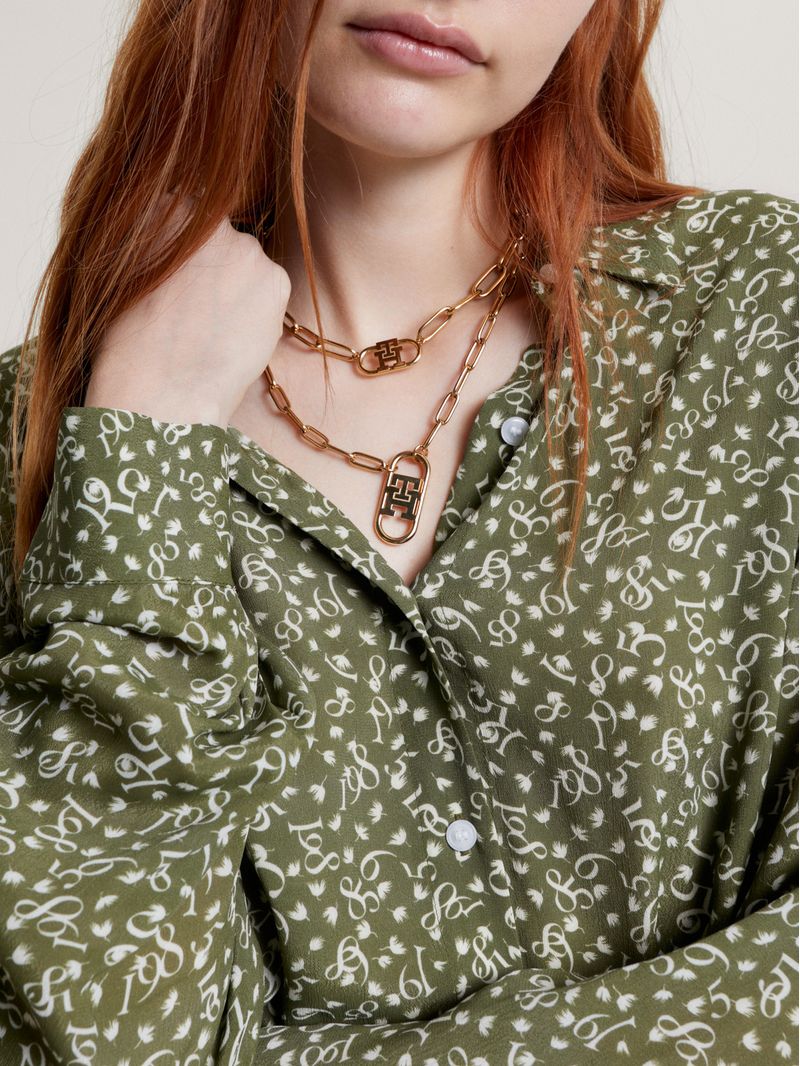 Camisa-de-crepe-con-estampado-de-plumas