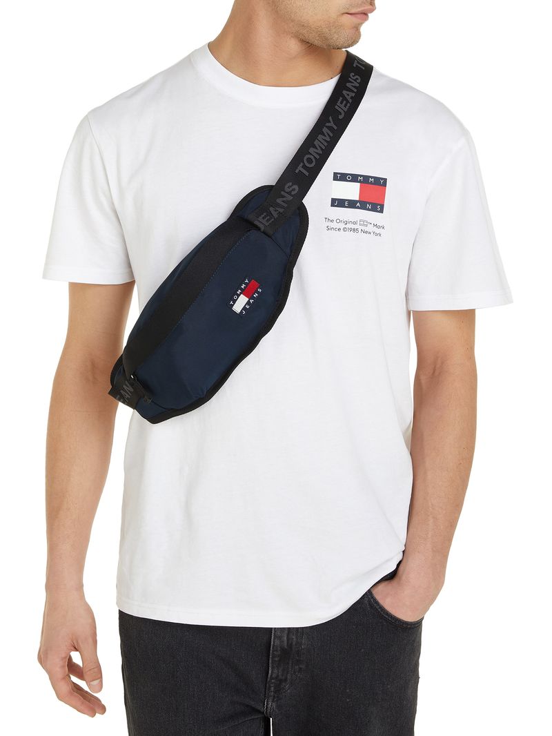 Cangurera-Essential-pequeña-con-logo