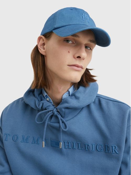 Gorra con monograma tonal bordado