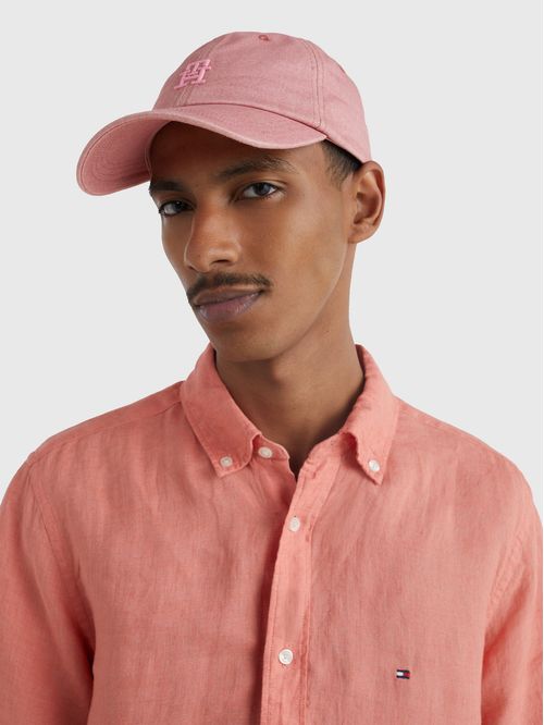 Gorra con monograma tonal bordado