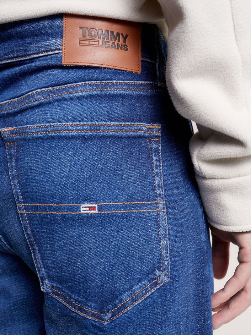 Jeans-Simon-de-corte-skinny-e-desteñidos