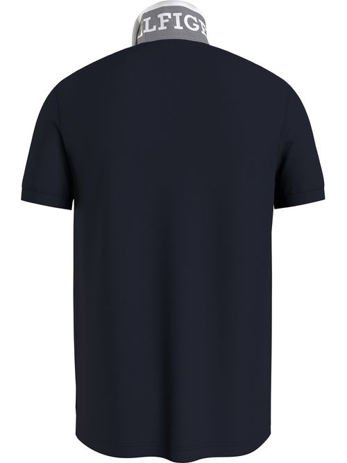 Polo con detalle en el cuello