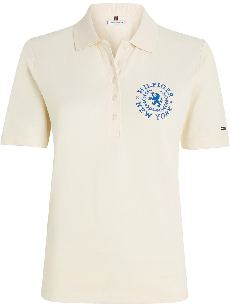 Polo-de-corte-regular-con-escudo-bordado