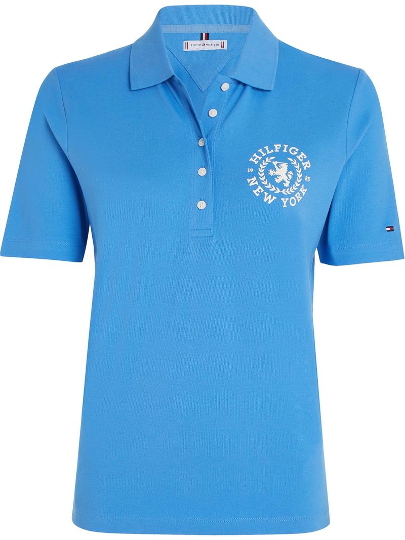 Polo-de-corte-regular-con-escudo-bordado