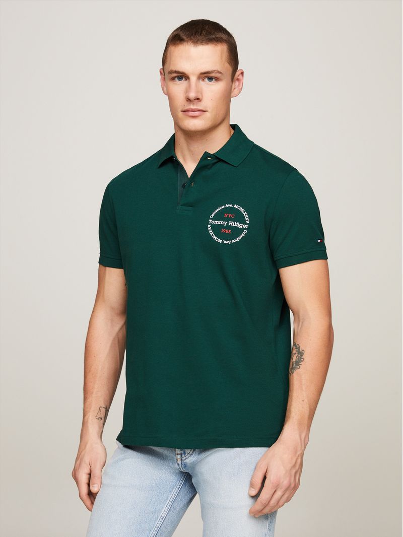 Polo-de-corte-regular-con-logo-circular