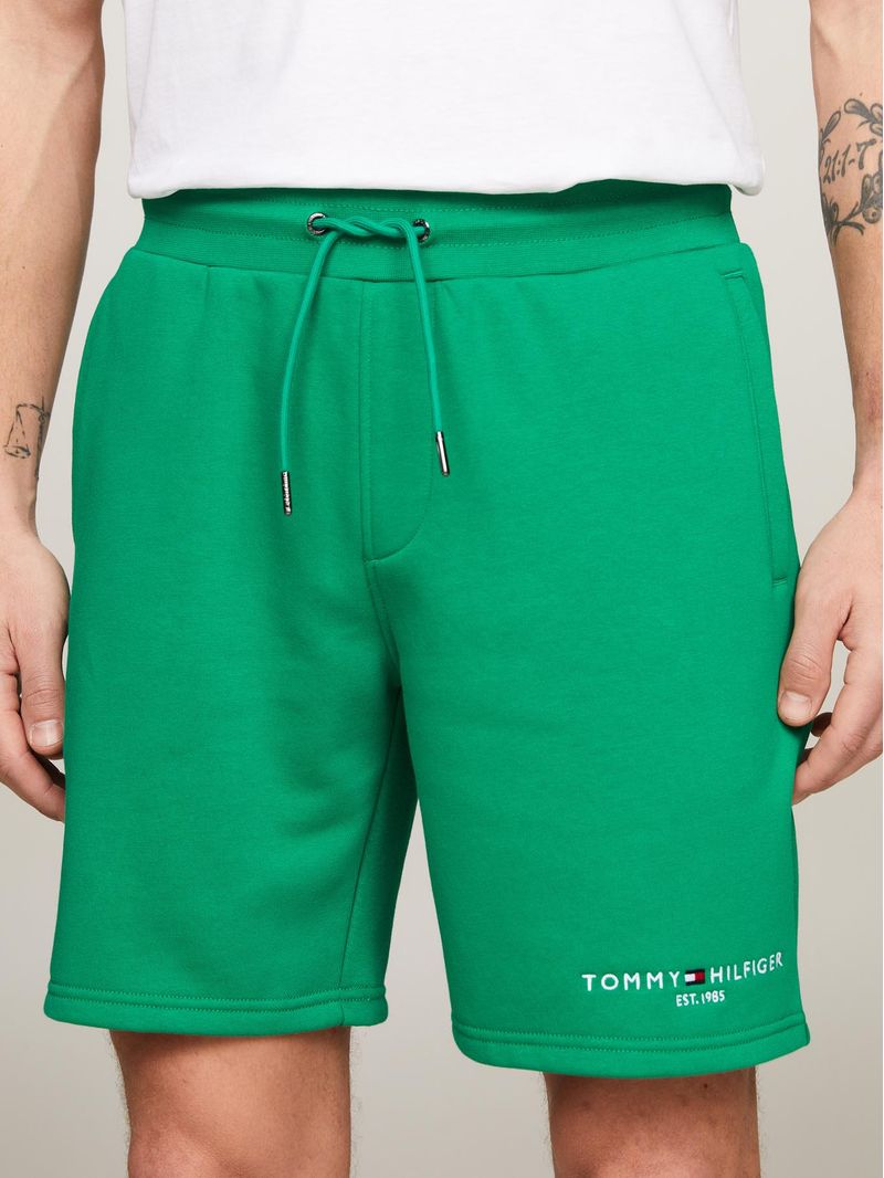Short-de-chandal-con-cordon