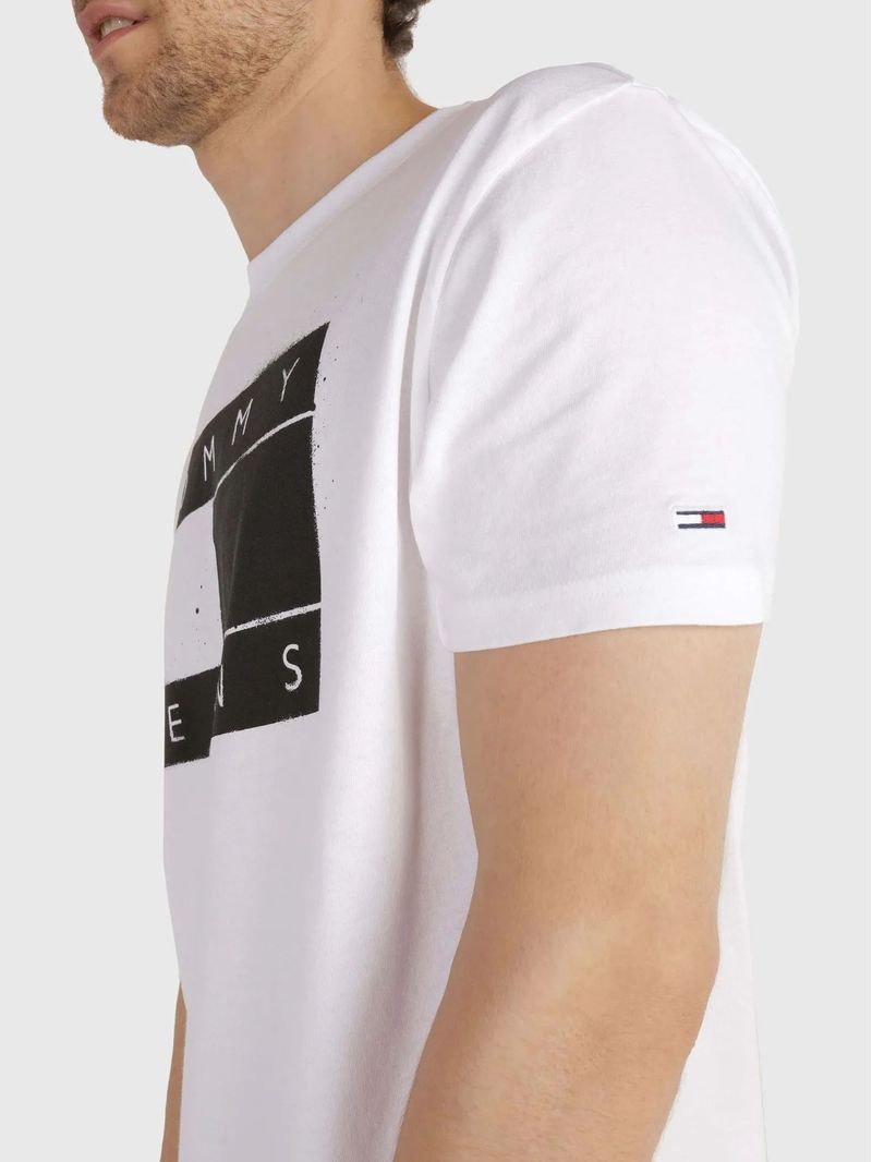 T-shirt-con-logo-impreso