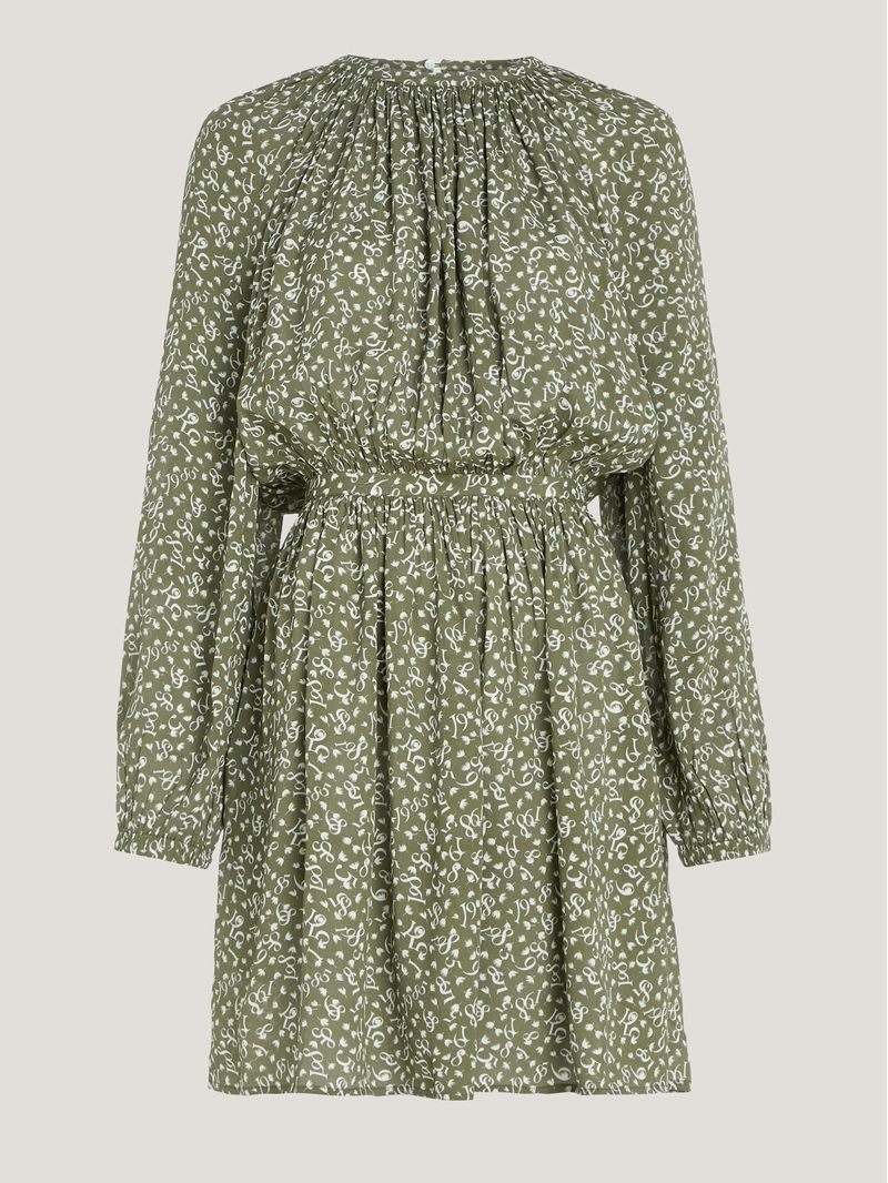 Vestido-con-corte-evase-y-estampado-de-plumas