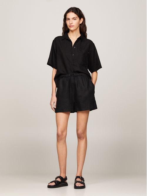 Short ligero recto de corte regular