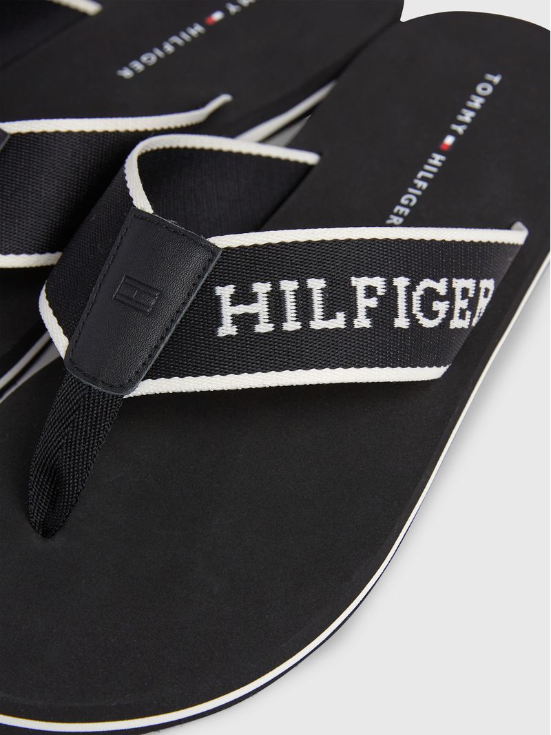 Calizos-con-el-monotipo-Hilfiger