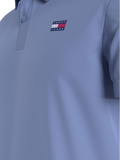 Polo de corte clásico con parche