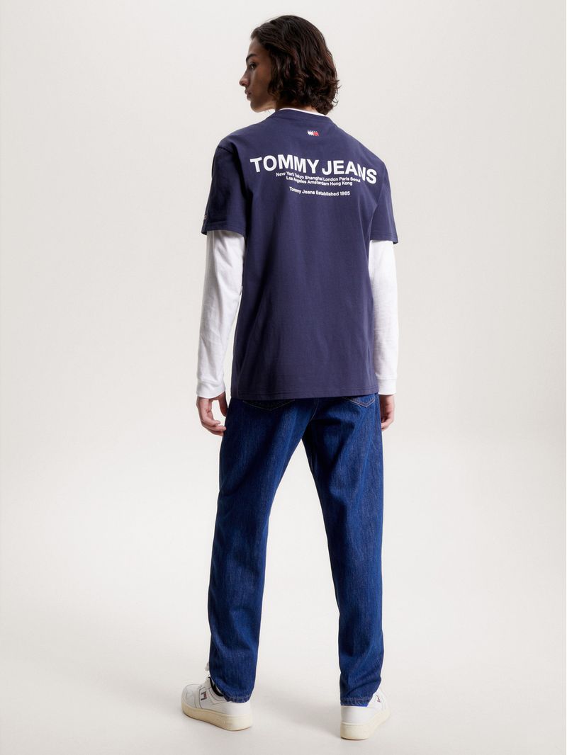 T-shirt-con-logo-trasero-y-corte-clasico