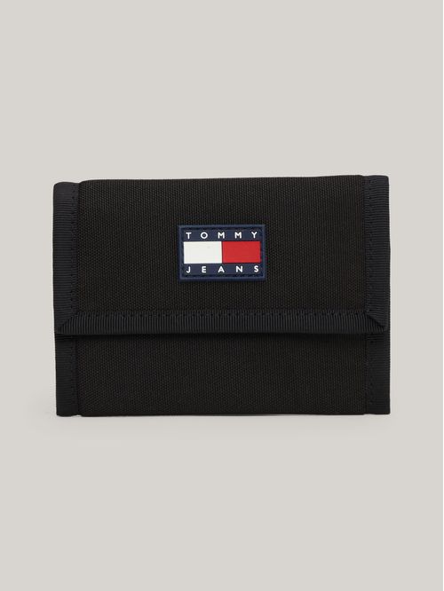 Billetera plegable en tres partes con parche