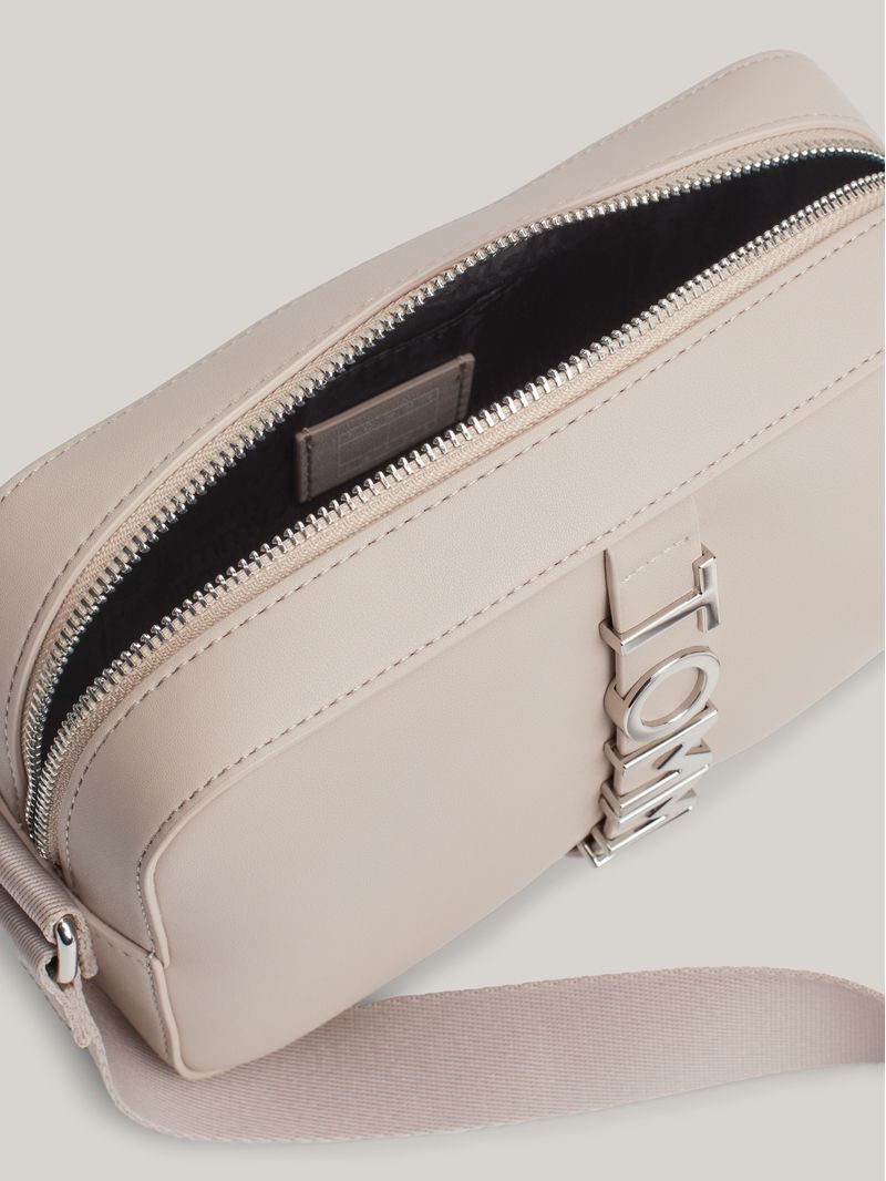 Cartera-City-con-logo-metalico