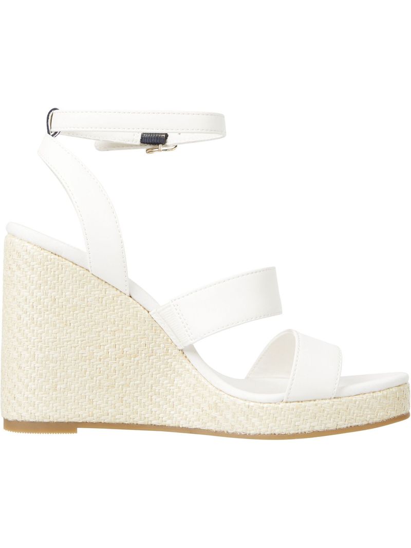Sandalias-de-cuña-alta-con-detalles-de-cuerda