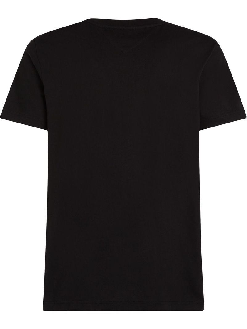 T-shirt-con-logo-de-parche-en-el-pecho