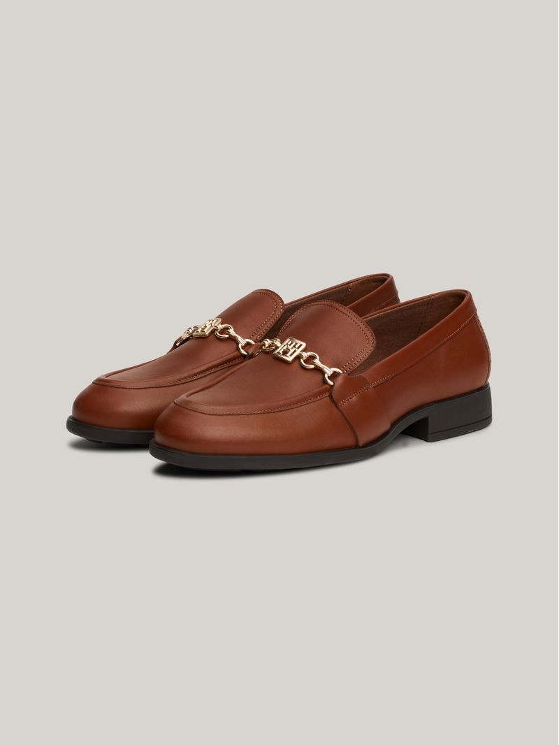 Mocasines-de-piel-con-detalle-de-cadena