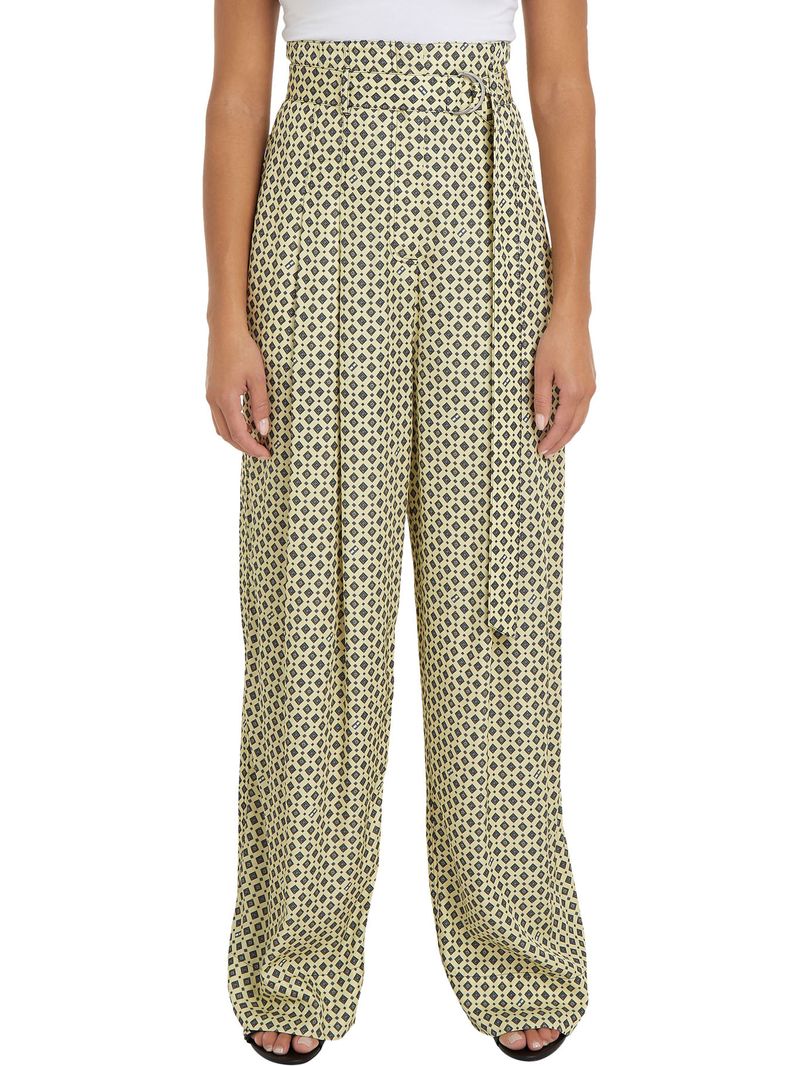 Pantalon-curve-de-corte-amplio-con-correa
