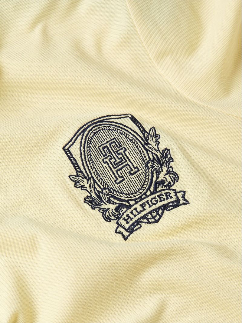 Polo-con-escudo-TH-bordado