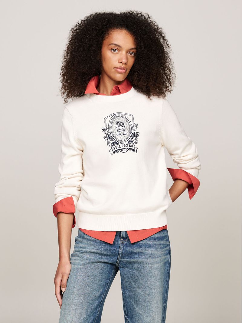 Sweater-con-escudo-del-monograma-TH-bordado