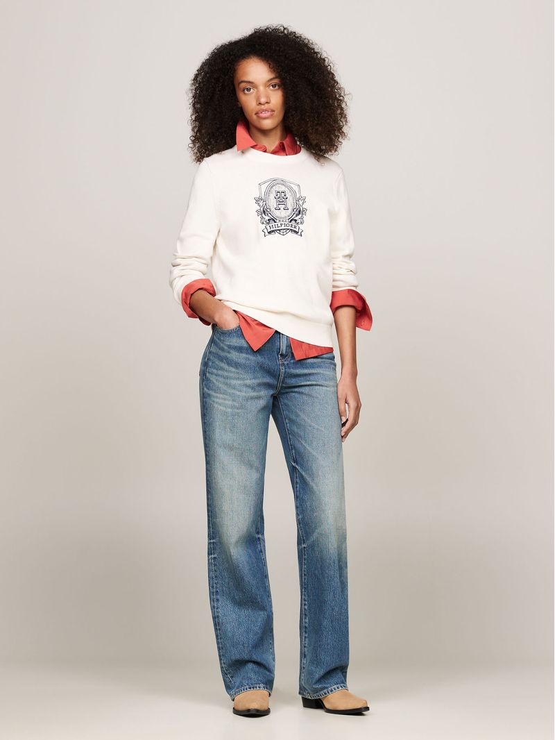 Sweater-con-escudo-del-monograma-TH-bordado