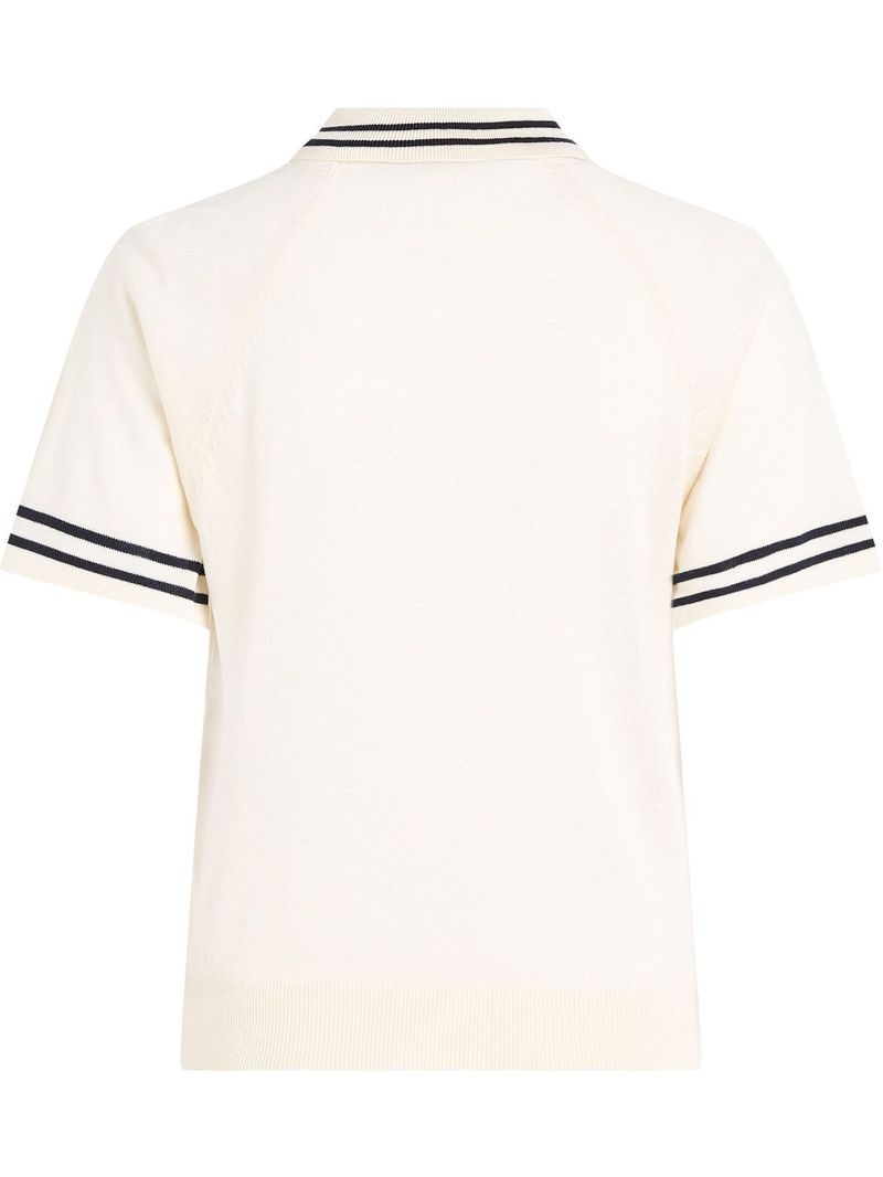 Sweater-tipo-polo-con-ribetes-de-raya-
