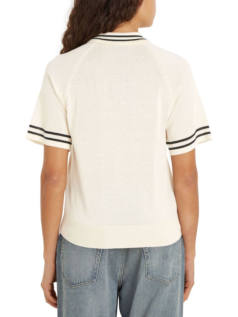 Sweater-tipo-polo-con-ribetes-de-raya-