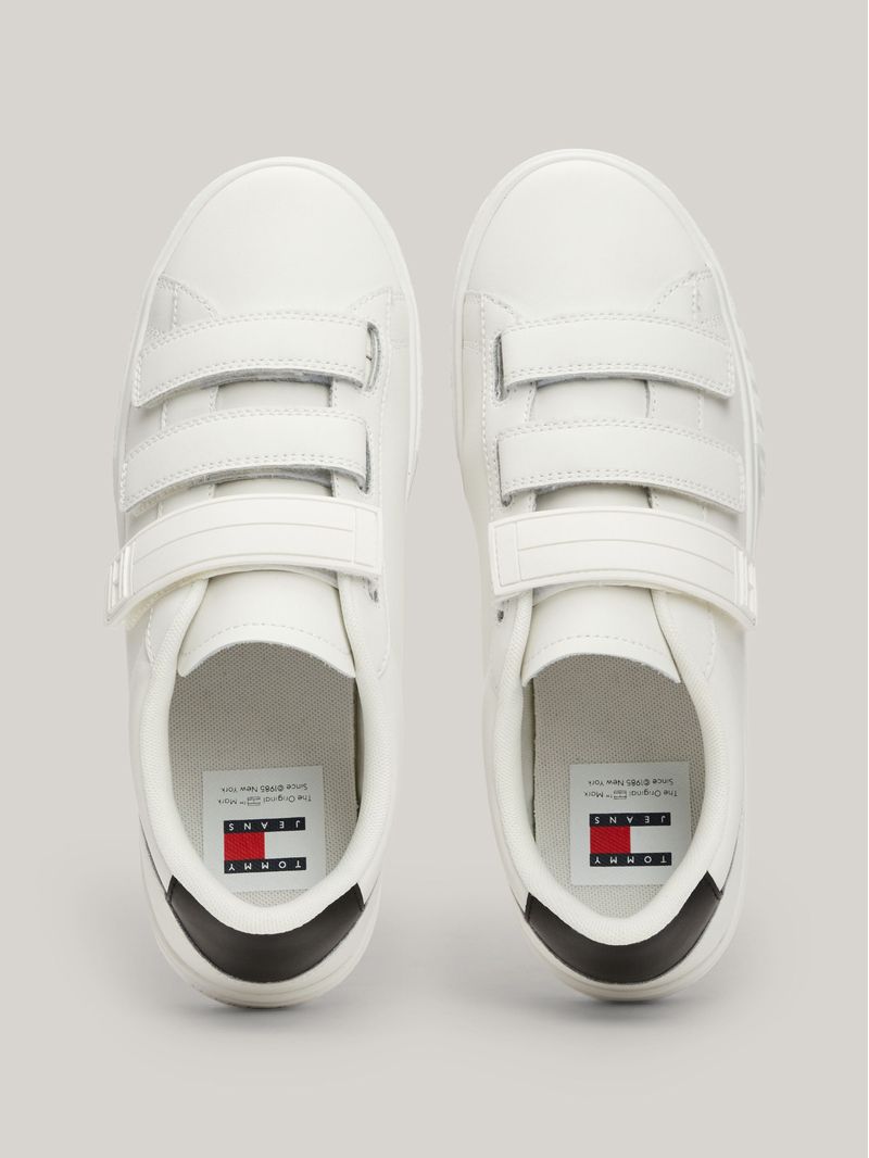 Tenis-de-Piel-con-cierre-de-velcro