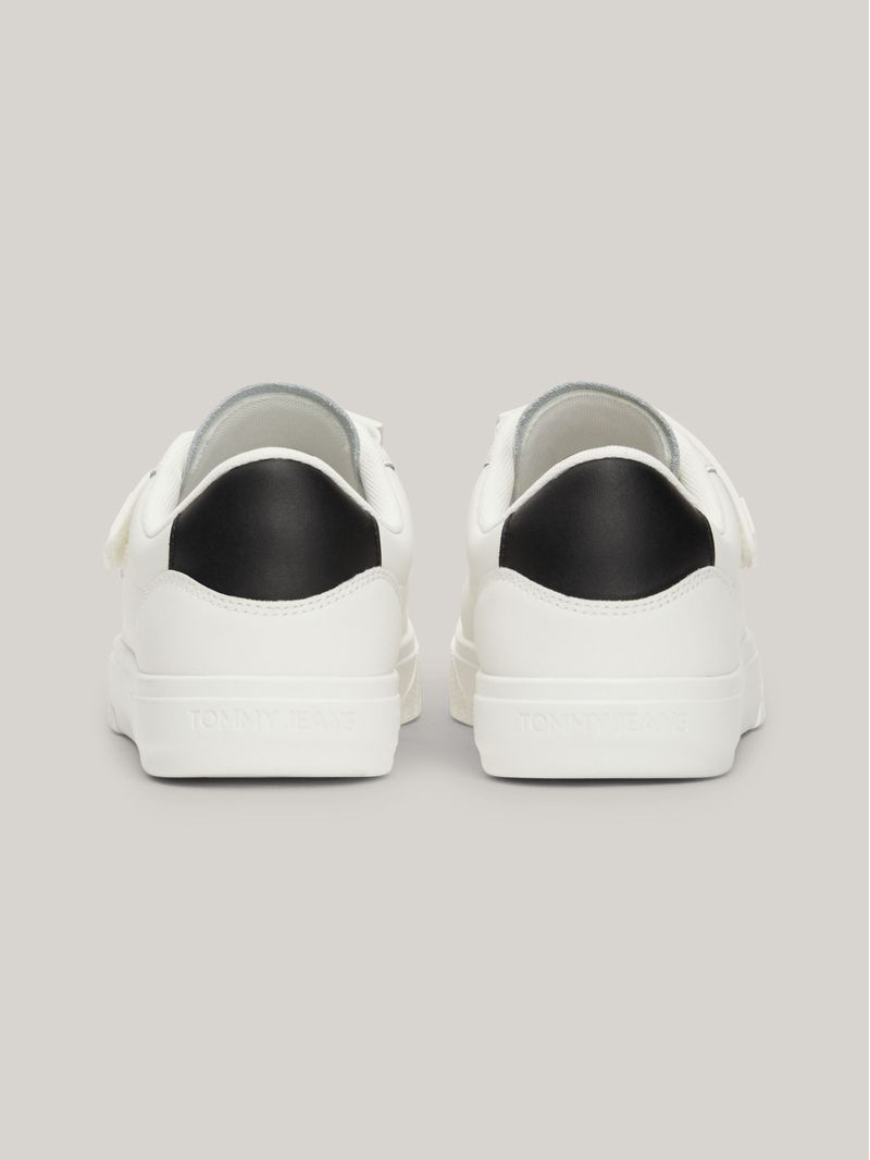 Tenis-de-Piel-con-cierre-de-velcro