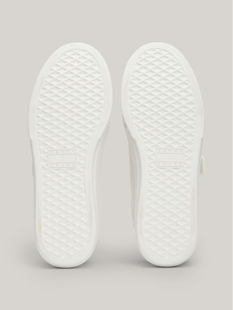Tenis-de-Piel-con-cierre-de-velcro