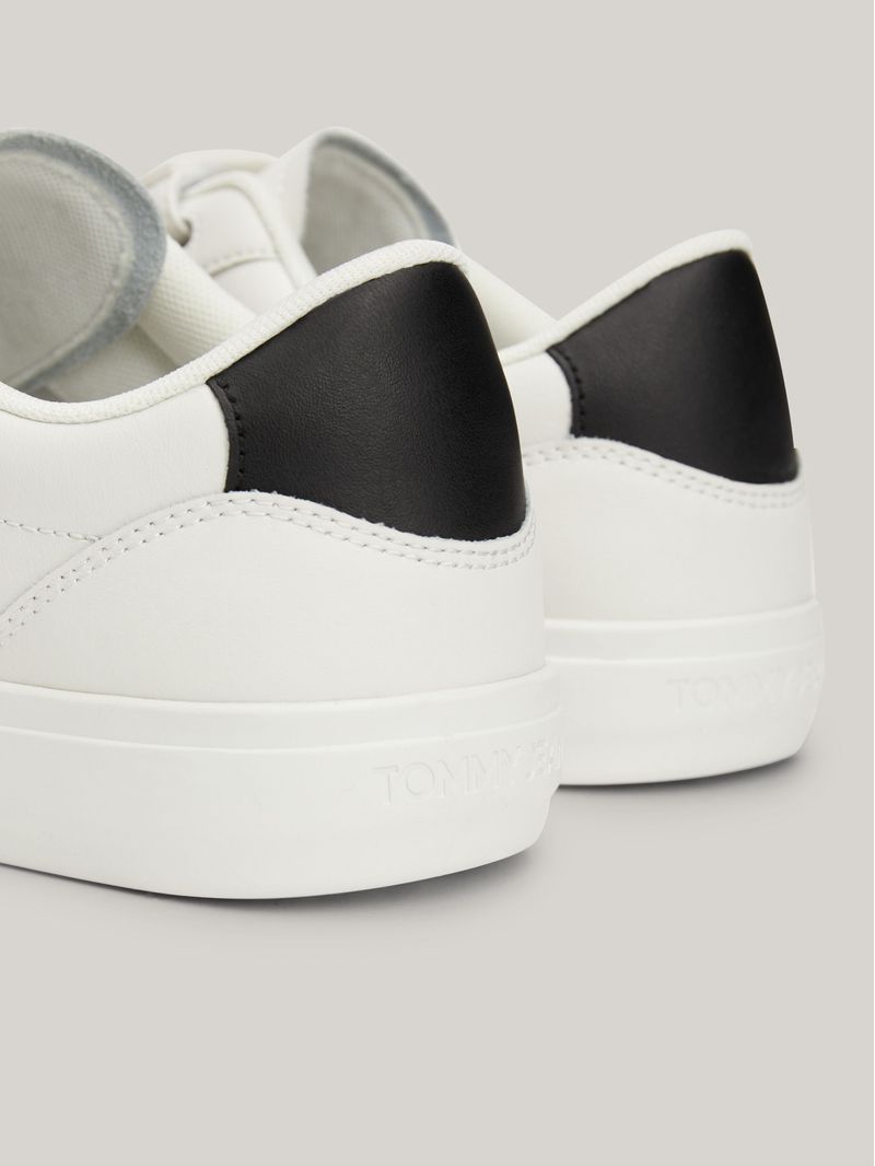 Tenis-de-Piel-con-cierre-de-velcro