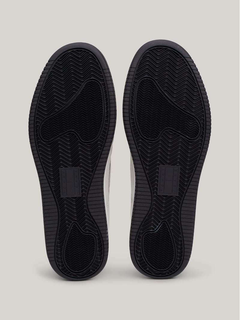 Tenis-de-piel-con-parche-en-relieve