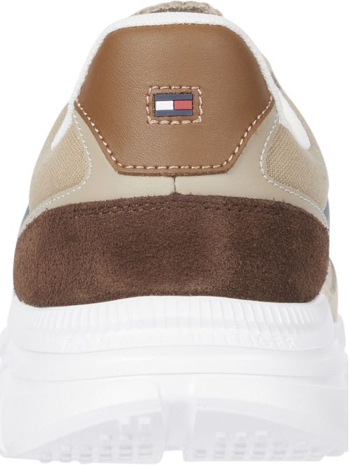 Tenis de running con logo en bajo relieve