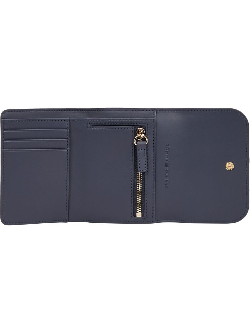 Billetera-Heritage-con-solapa-y-monograma-TH