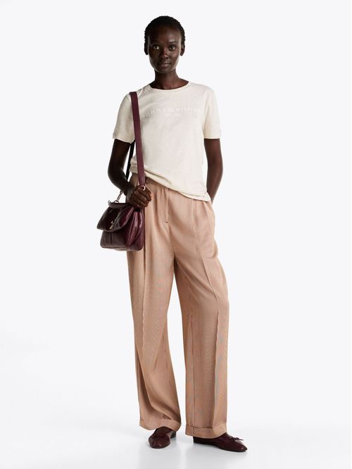 T-shirt con cuello redondo y logo distintivo