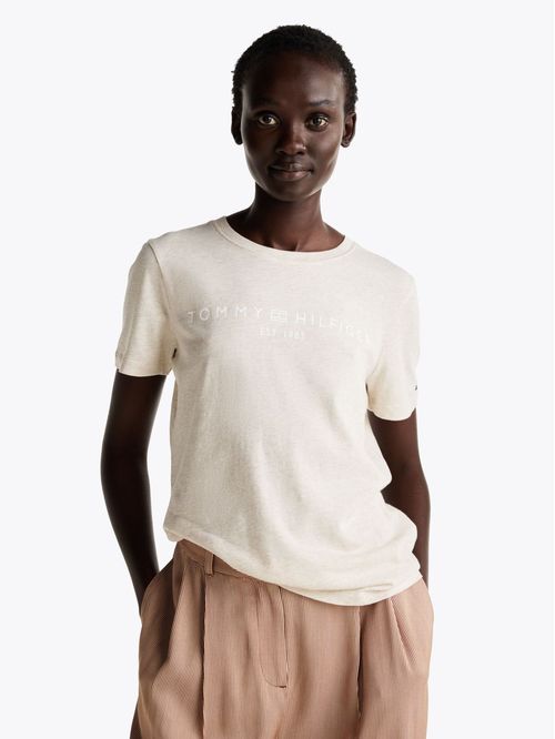 T-shirt con cuello redondo y logo distintivo