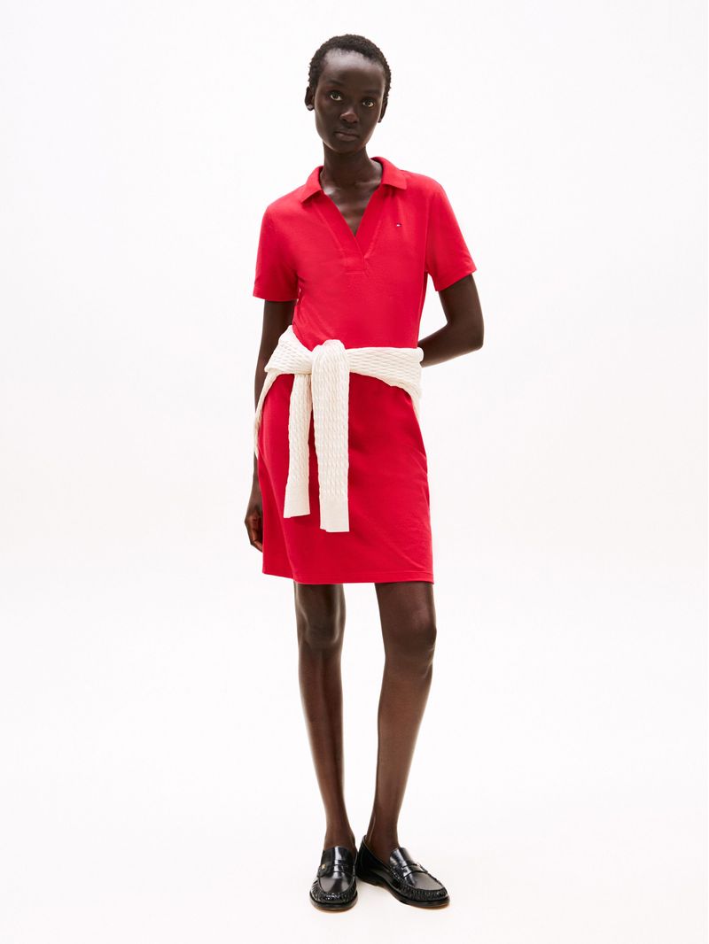 Vestido-tipo-polo-con-cuello-en-V-abierto